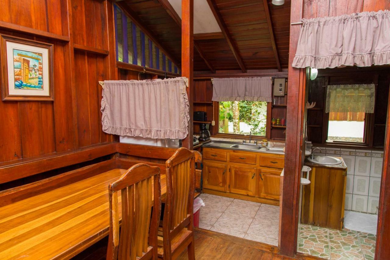 Cabinas Iguana Cahuita Bagian luar foto
